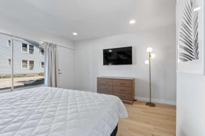 Sunny Studio Near Beach King Bed Walk to Beach